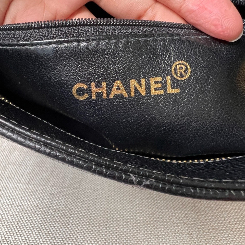 Authentic Vintage Chanel Medallion tote bag - Picture 8 of 13